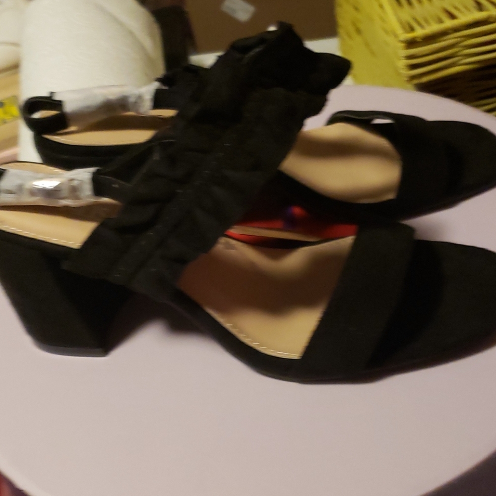 ANNALISA SANDALS  SIZE 9 NEW